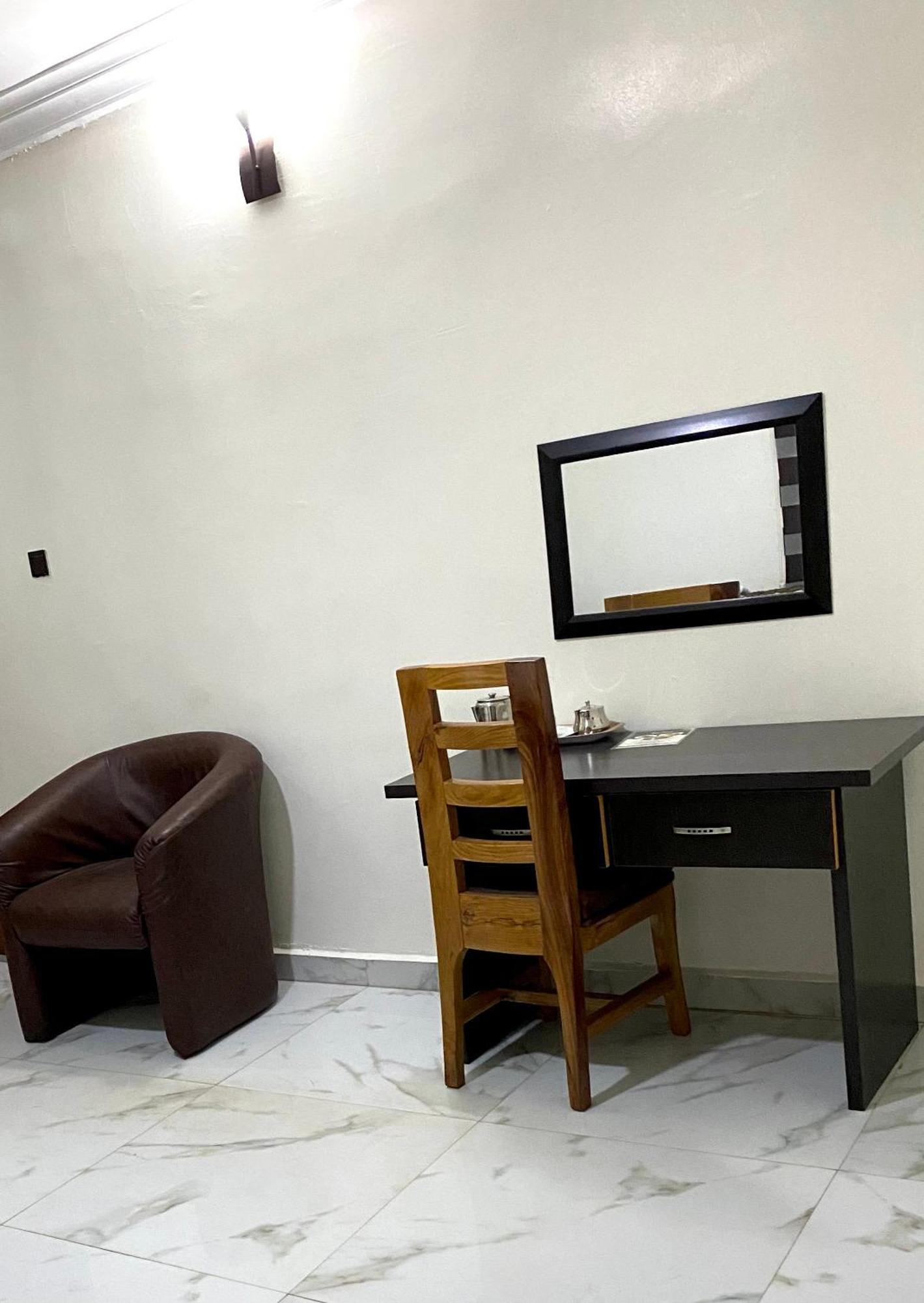 Nue-Crest Hotels & Suites Enugu Bilik gambar